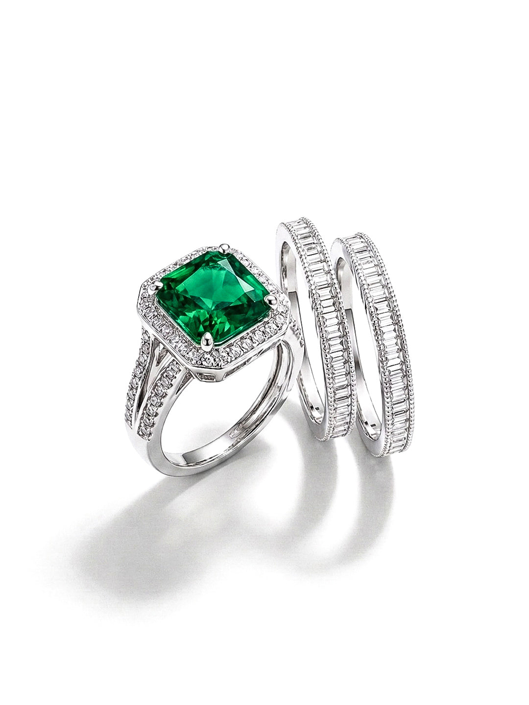 Trinity Ring in Imperiale Emerald